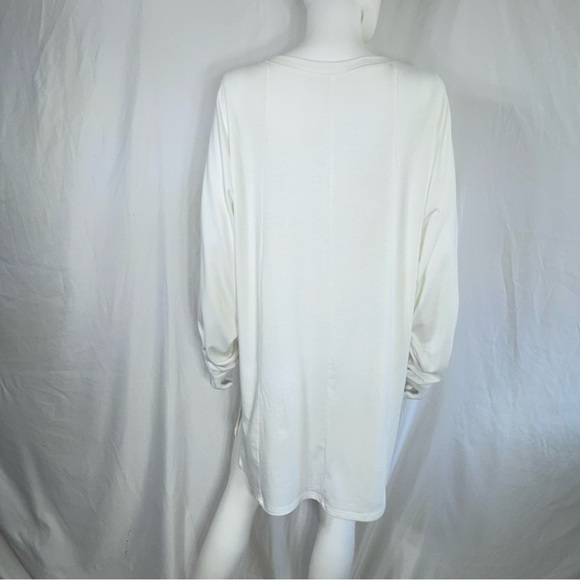 Women’s Ivory Oversized Long Dolman Sleeve Tunic Tee / Mini Dress - Picture 4 of 7